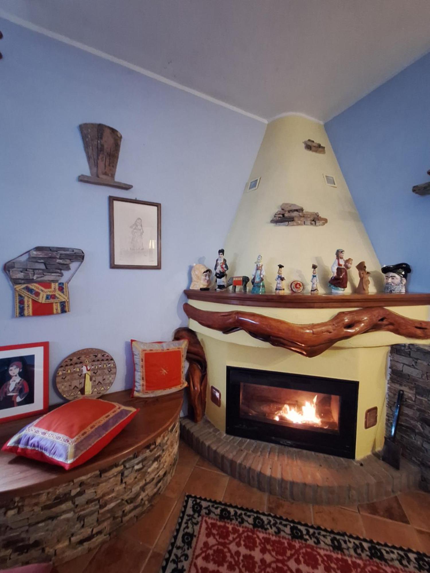 Agrifoglio B&B Con Giardino Aritzo Exterior foto